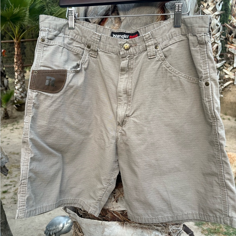 Wrangler Men's Beige Flat Front Work Shorts